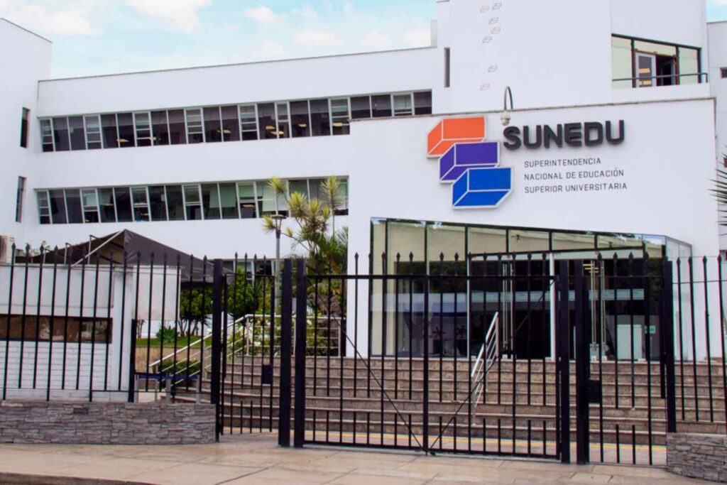 Institutos licenciados por SUNEDU - MINEDU